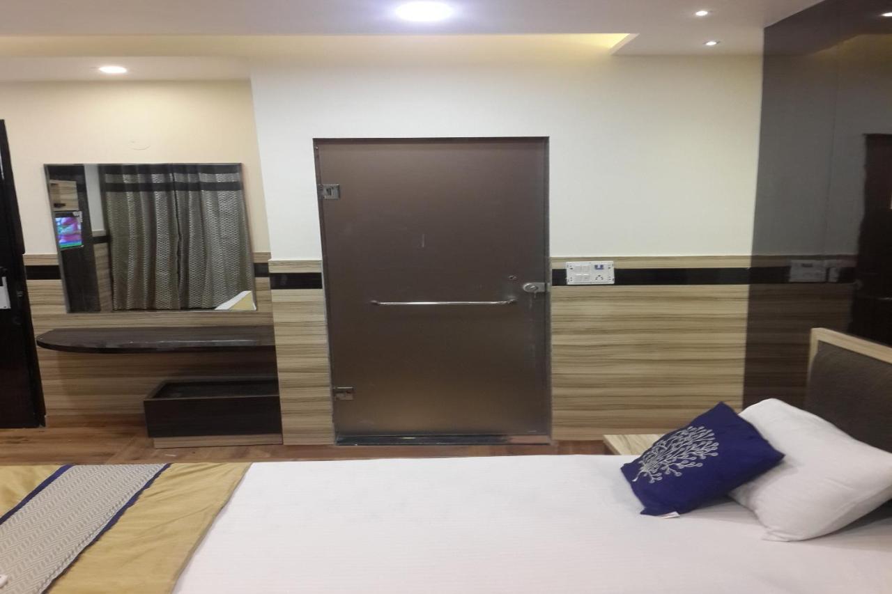 Oyo 86669 Arnav Residency Hotel นิวเดลี ภายนอก รูปภาพ